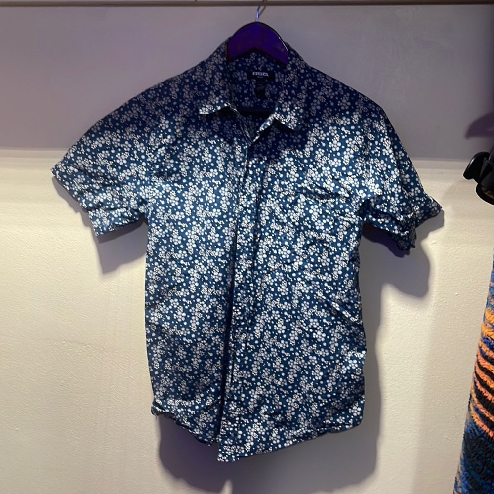RSQ size medium button down t shirt